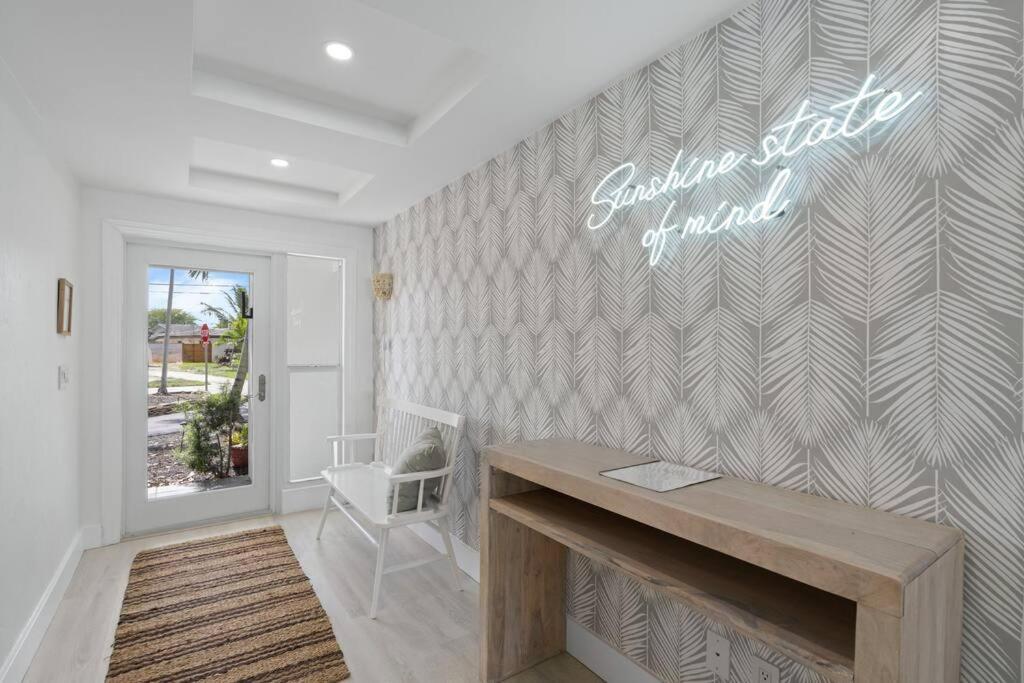 Waterfront-Heated Pool-Mini Golf-Game Room-2Mi Beach Fort Lauderdale Exterior photo